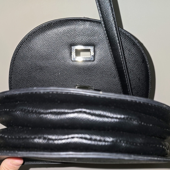 Steve Madden Black Studded Crossbody – Edgy & Stylish - Picture 8 of 8